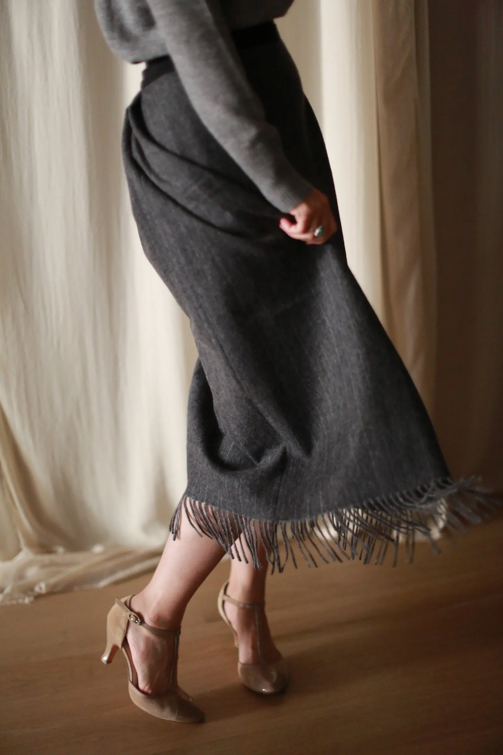 Men's Scarf Petal Skirt | Charcoal